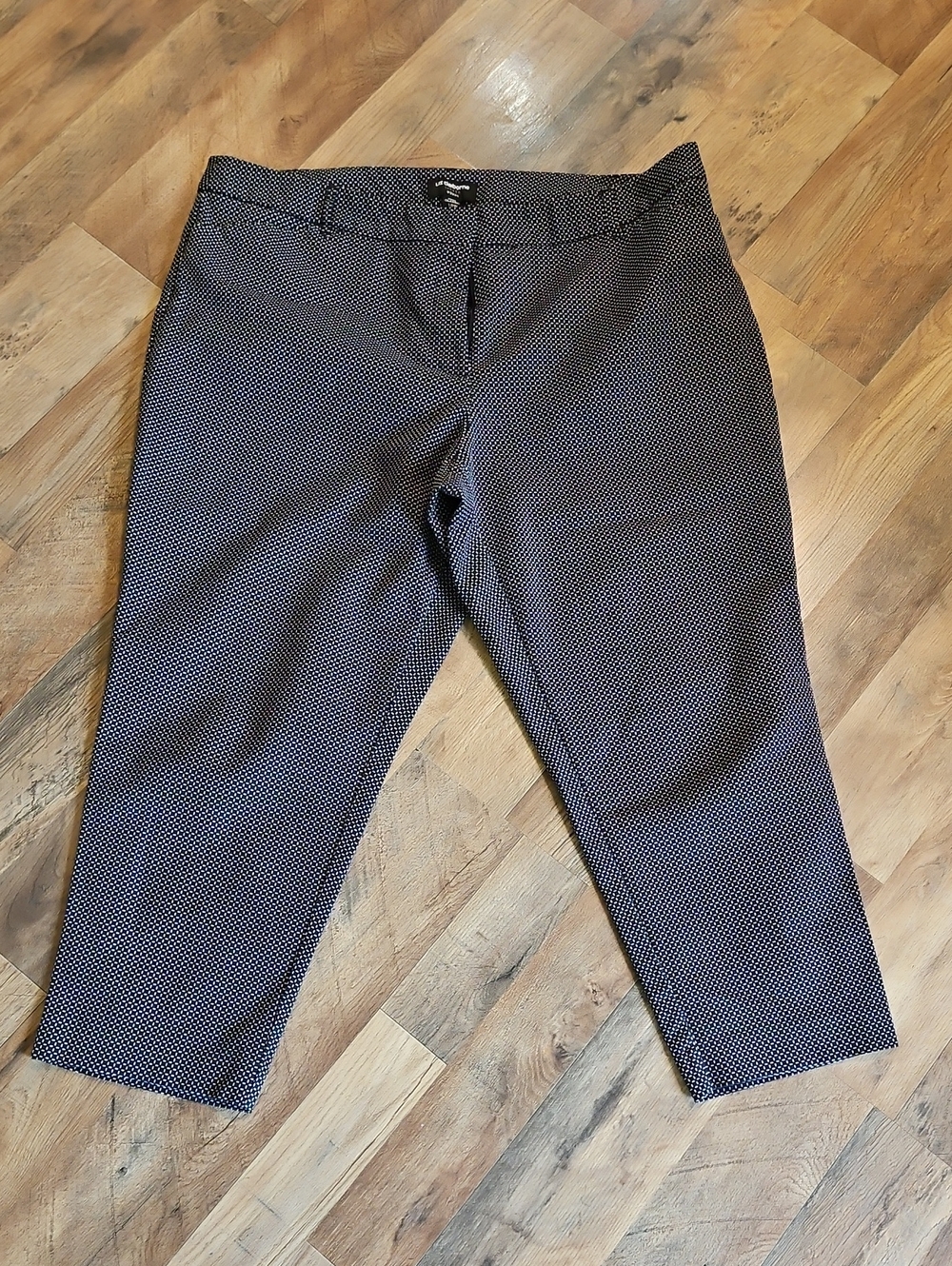 👖Liz Claiborne " Emma" Black & White Cropped Chinos